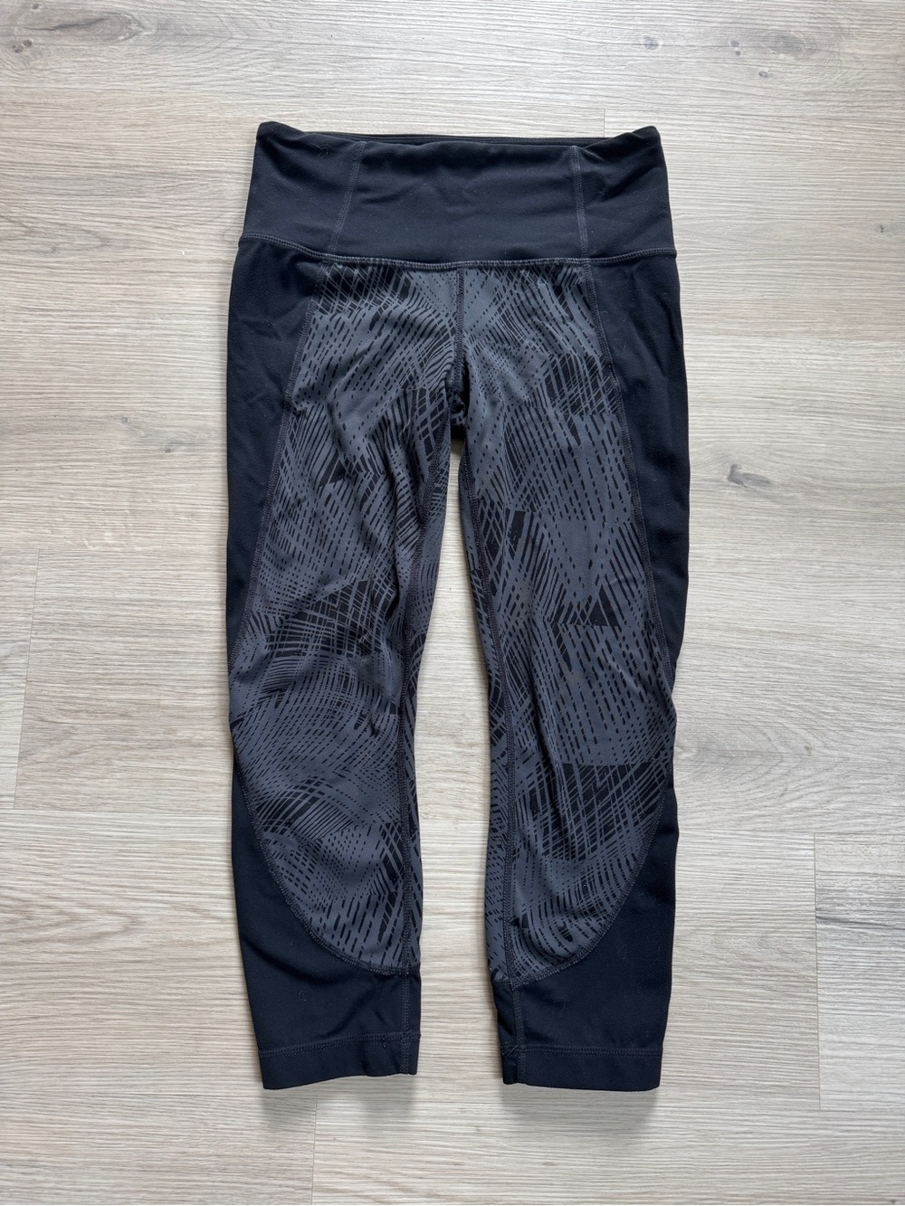 Athleta Black Gray Abstract Print Cropped Leggings Women’s XS